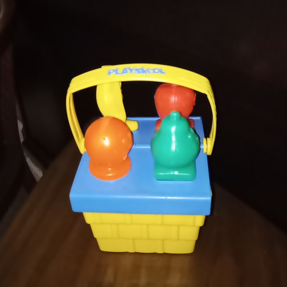 Vintage 1980’s Playskool Shape Sorter Picnic Basket w/Fruit Pieces Toy Carrier